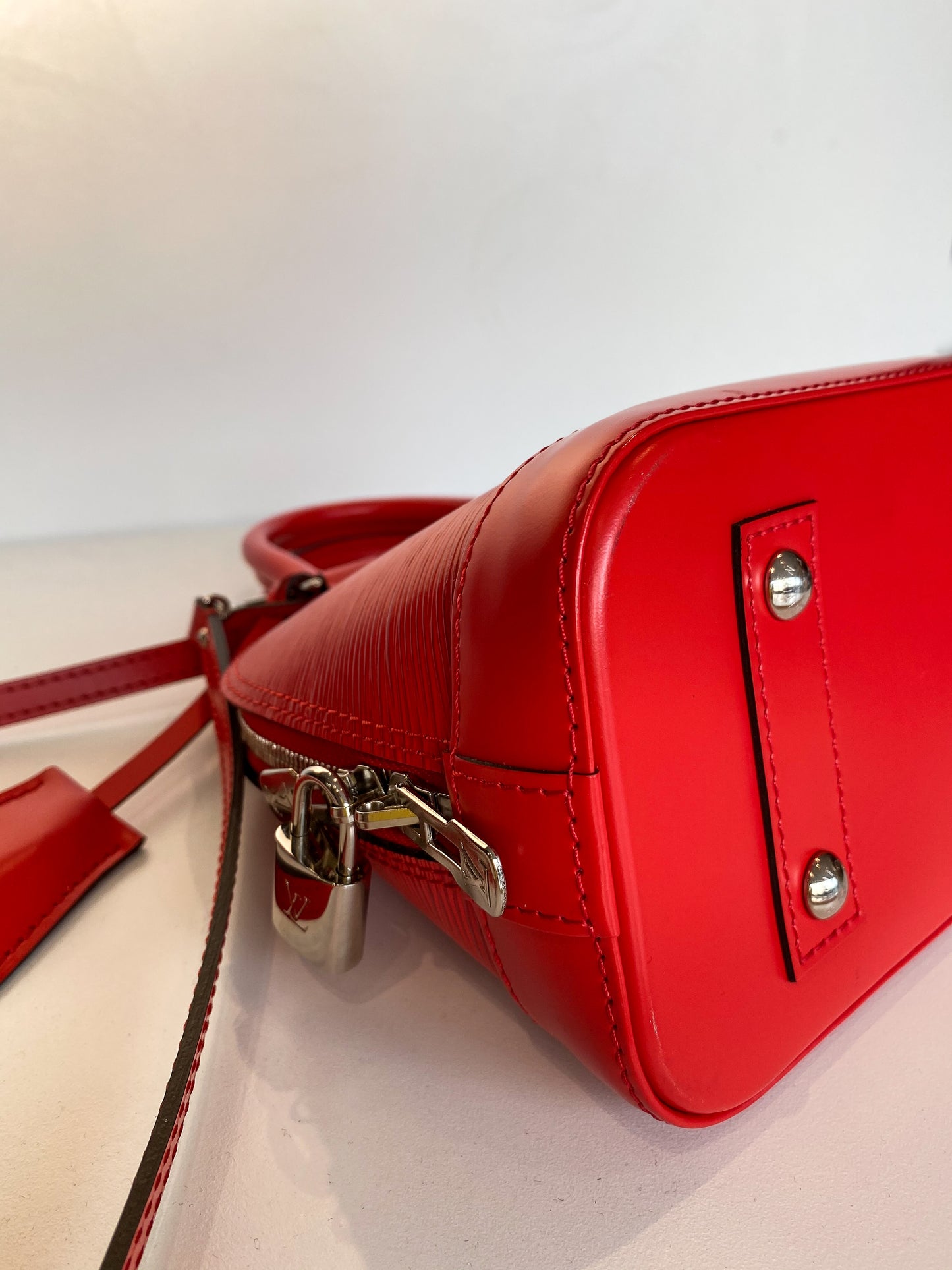 Louis Vuitton Alma BB Epi Leather Bag – Designer Exchange Consignment TO