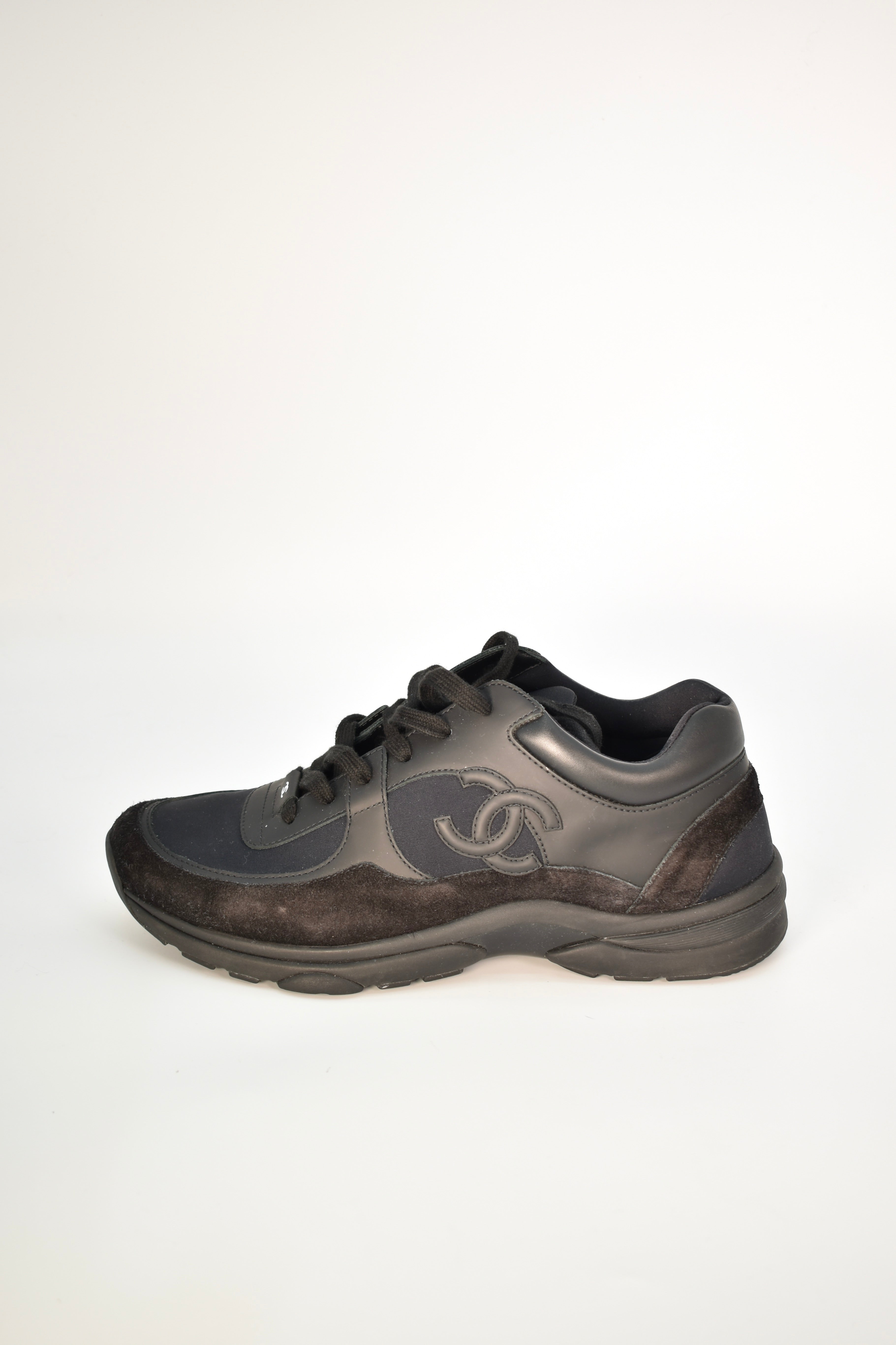 Chanel Interlocking CC Logo Leather Sneakers – Designer Exchange