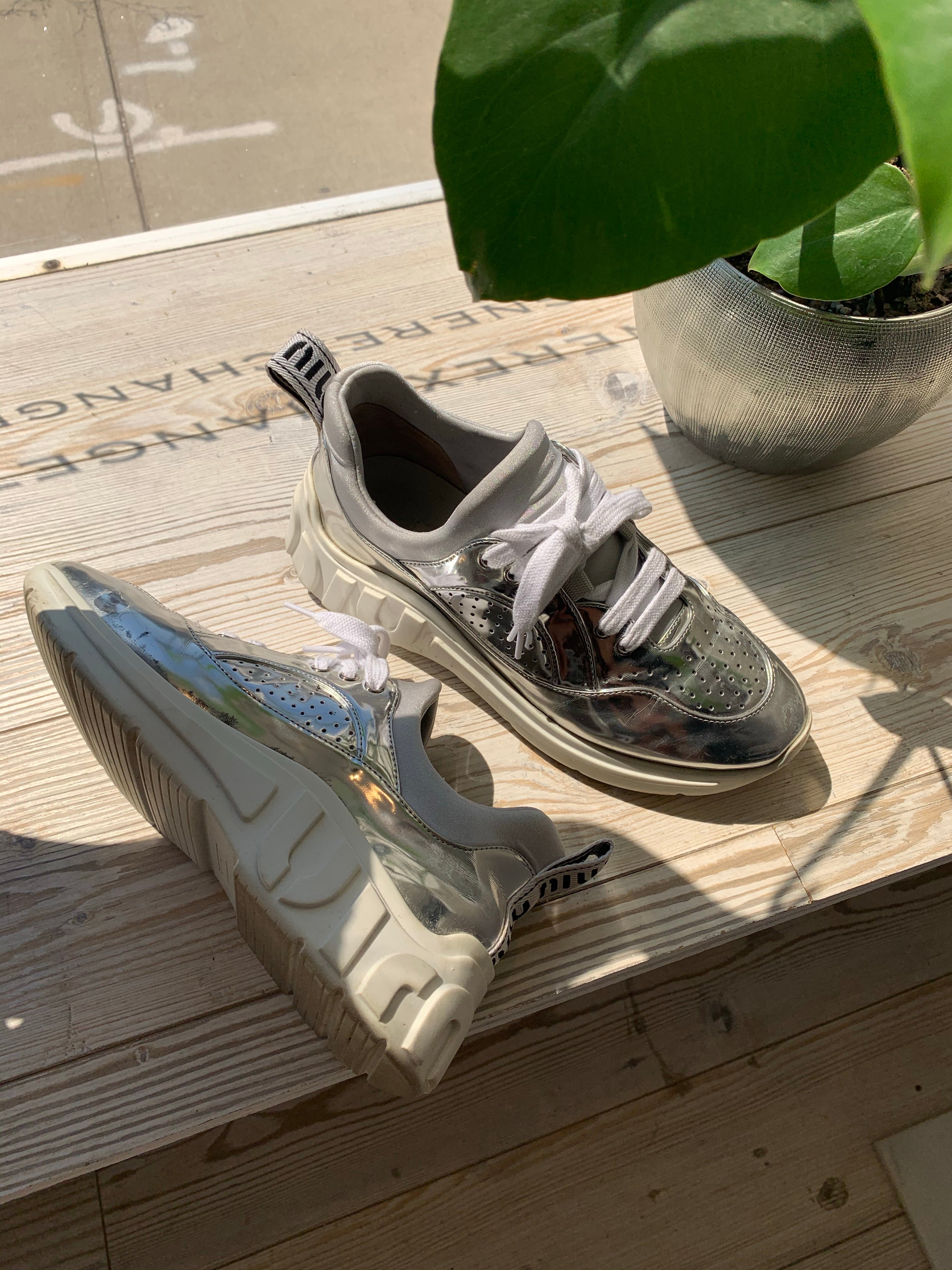 Miu miu silver sneakers store